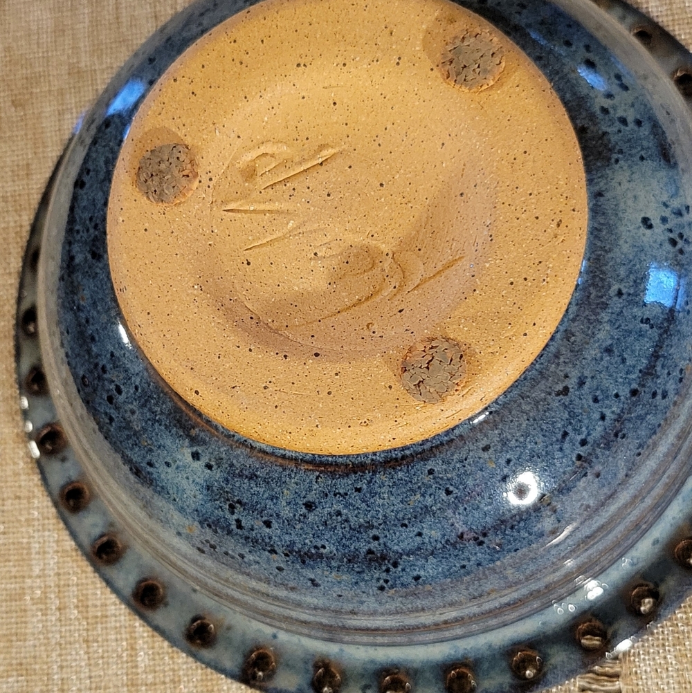 Handmade pottery Jewelry holder. Holds 15 pairs of earrings - Picture 5 of 6